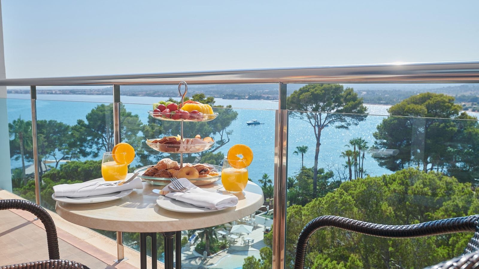 rooms-double-standard-sea-view-with-balcony