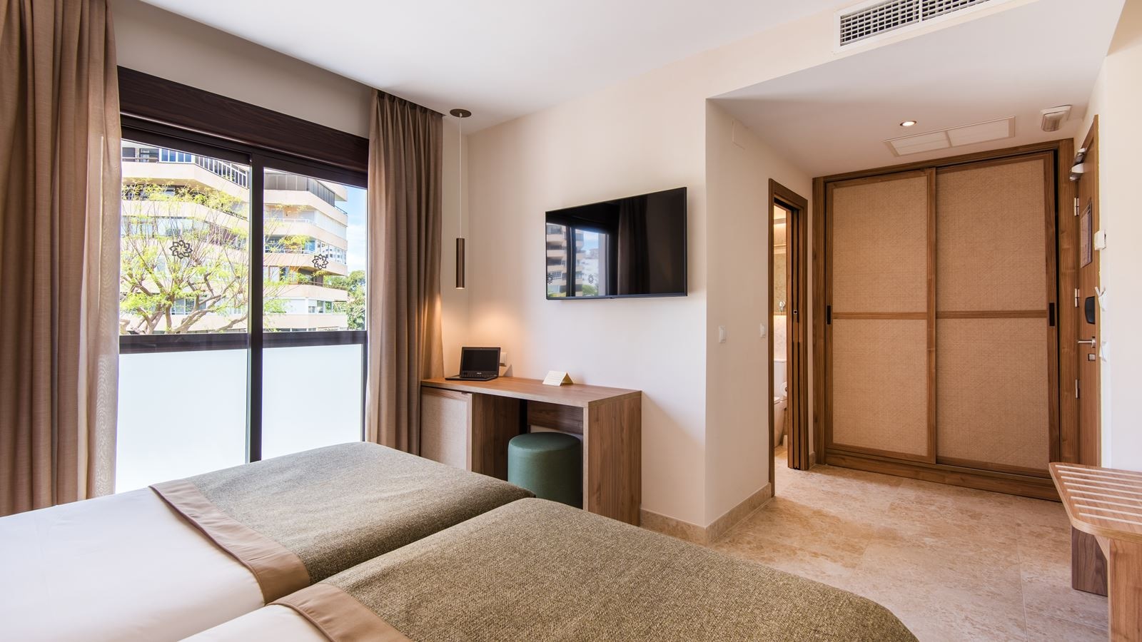 rooms-db--twin-standard-without-balcony