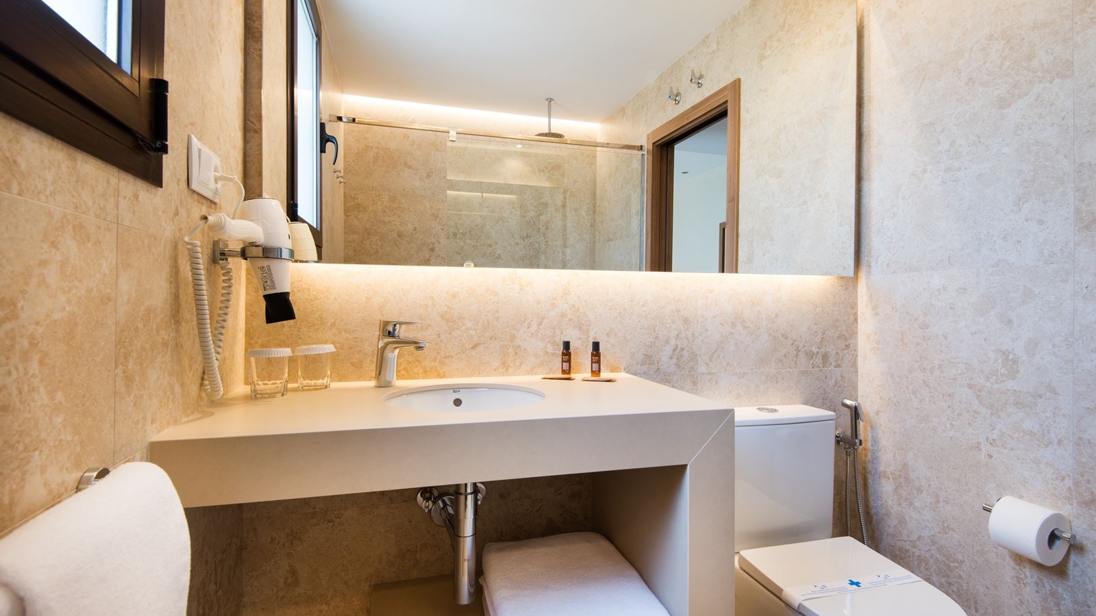 rooms-db--twin-standard-without-balcony