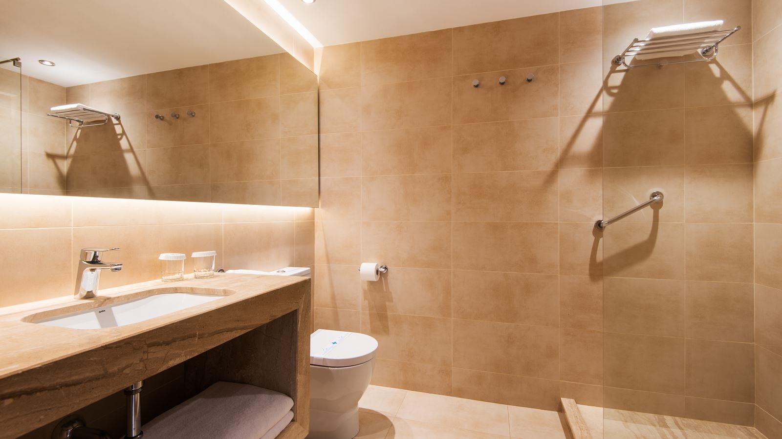 rooms-dt--double-ground-floor-with-terrace