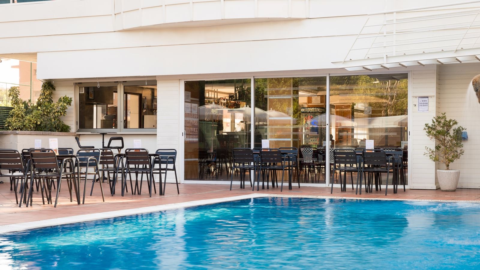 pools-outdoor-pool