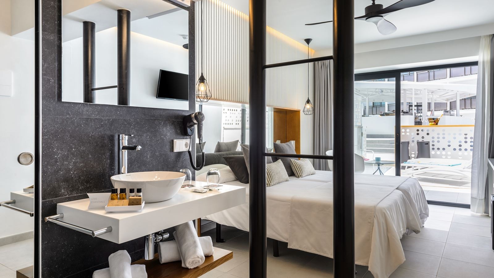 rooms-twin-superior-balcony-or-terrace