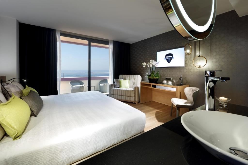 rooms-superior-balcony-or-terrace-dg