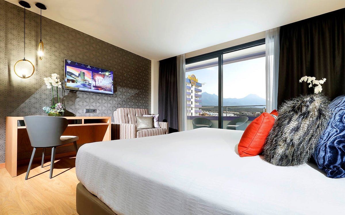 rooms-deluxe-with-rock-royalty-benefits-balcony-or-terrace-rrdx