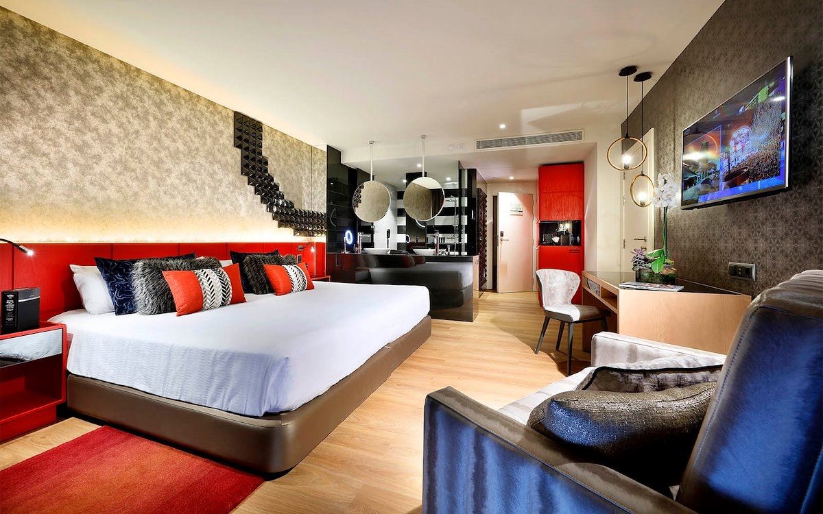 rooms-deluxe-with-rock-royalty-benefits-balcony-or-terrace-rrdx