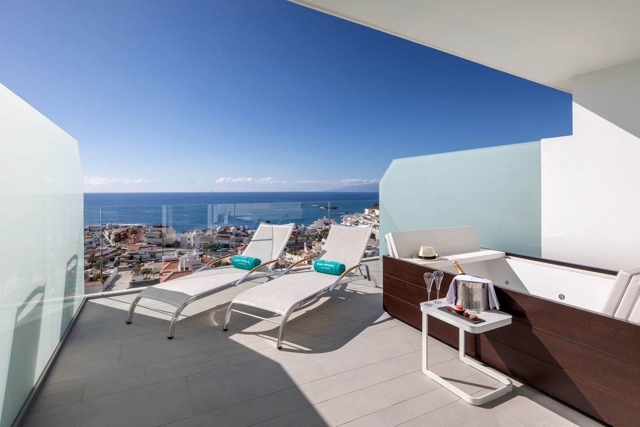 rooms-jst--jr-suite-ocean-front-with-hot-tub