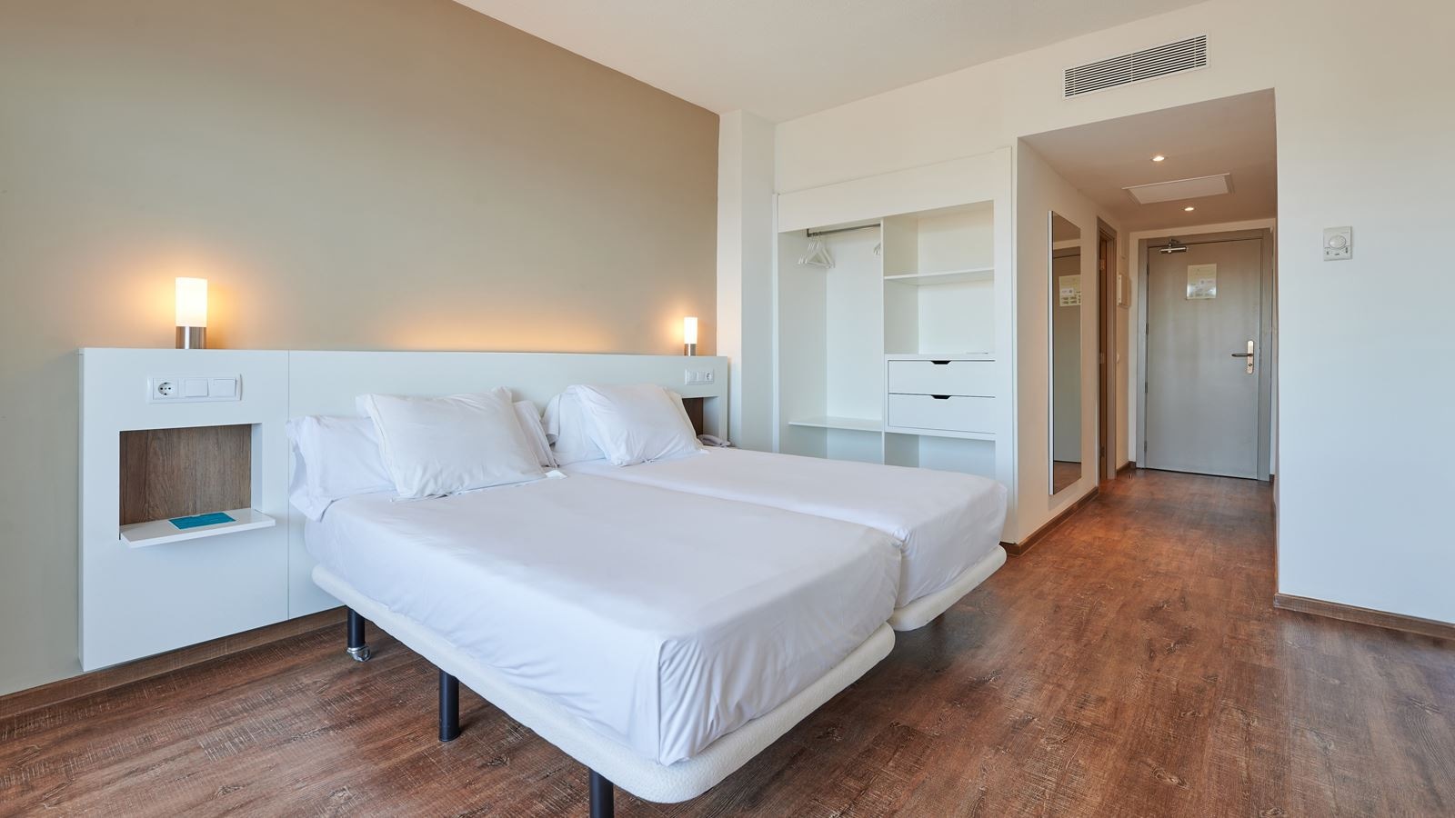 rooms-double-single-use-sea-view-balcony