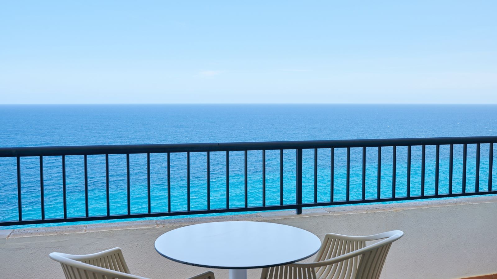 rooms-double-frontal-sea-view-balcony