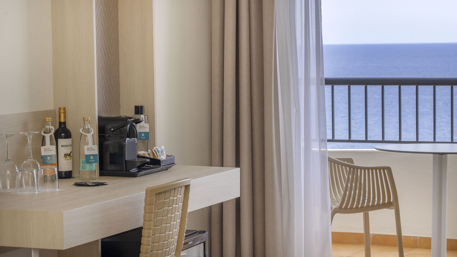 rooms-my-favourite-club-double-superior-frontal-sea-view-balcony