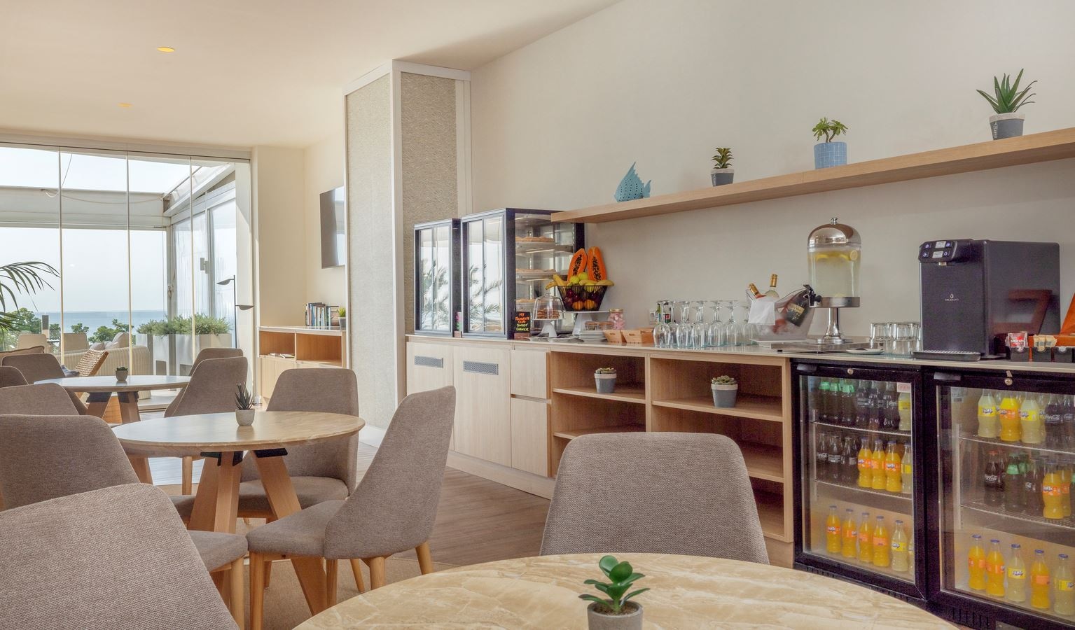 bars-my-favorite-club-lounge