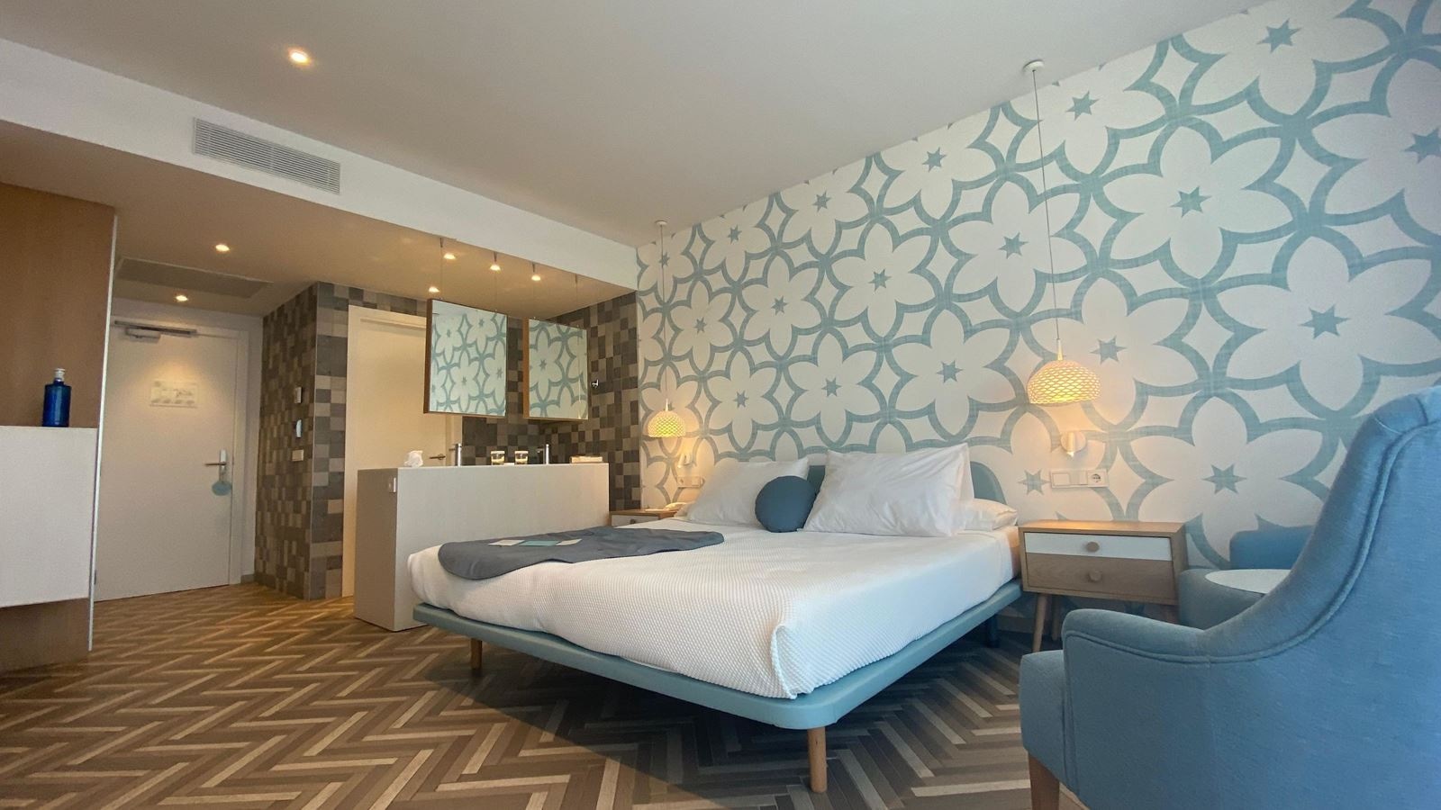 rooms-double-superior-lateral-sea-view-balcony