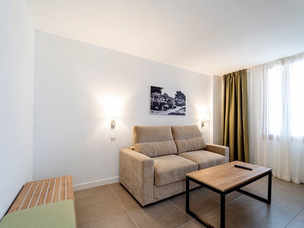 rooms-family-suite-standard-with-balcony-or-terrace