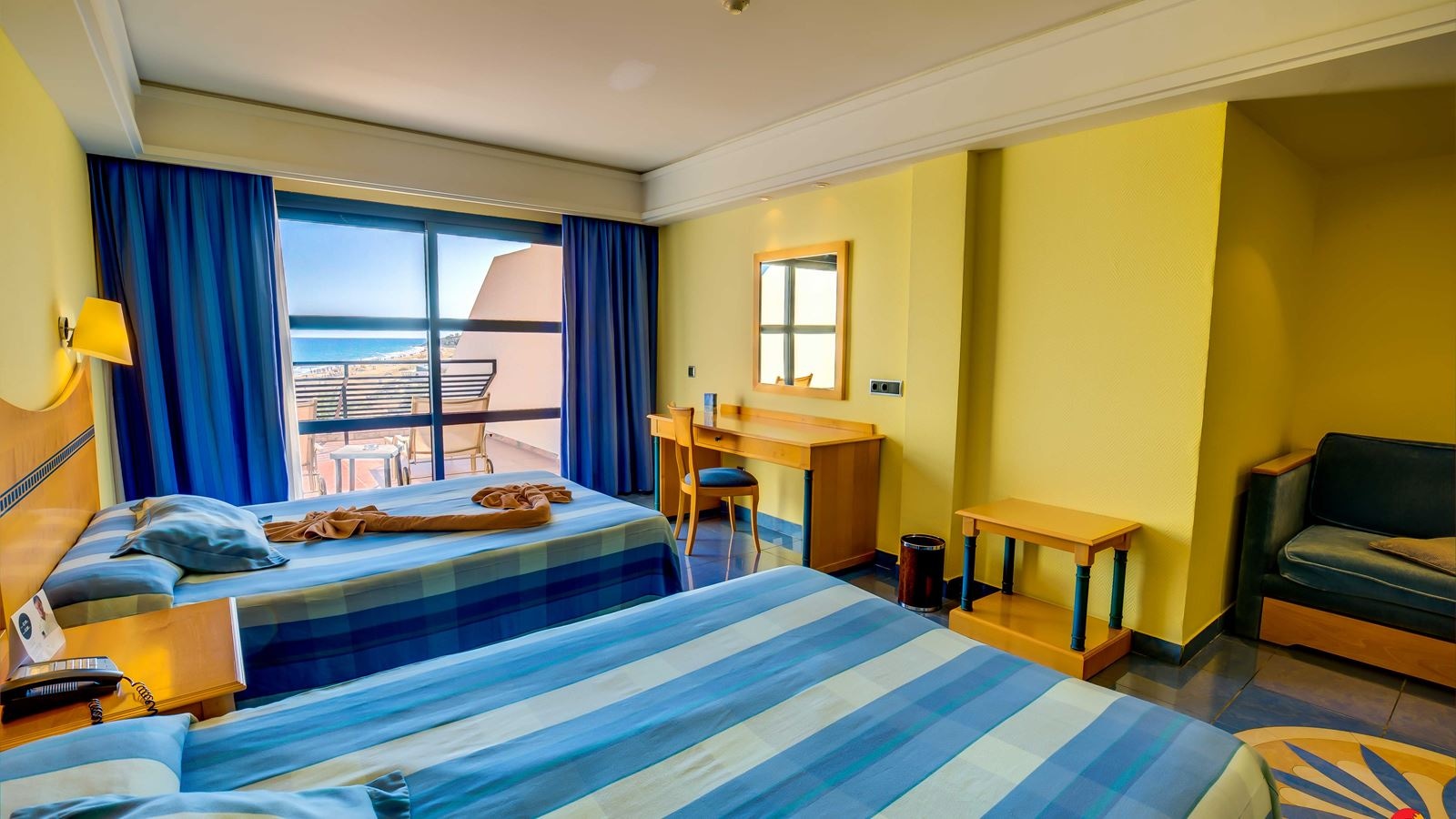 rooms-twin-lateral-sea-view-balcony-or-terrace