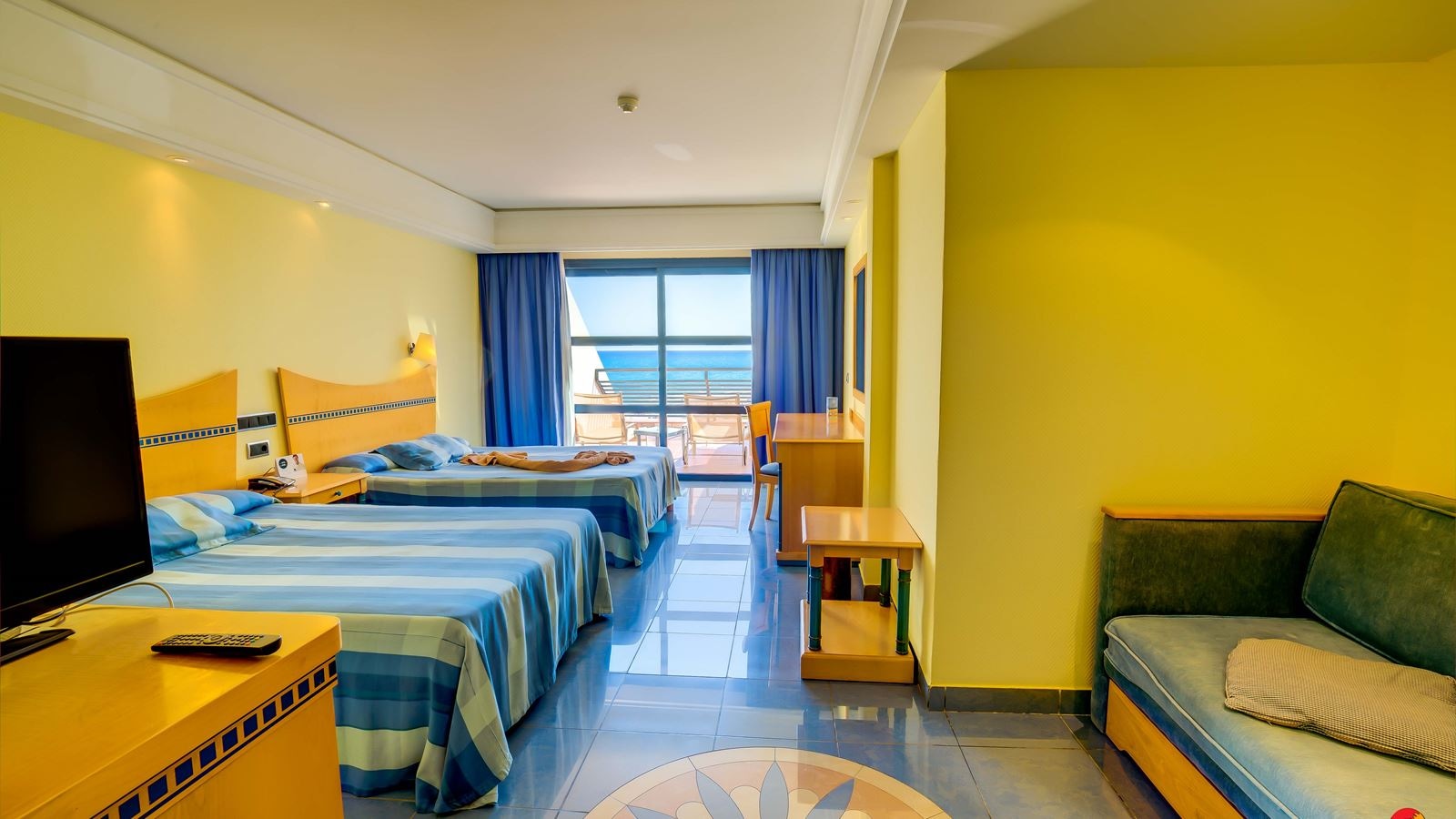 rooms-twin-sea-front-balcony-or-terrace