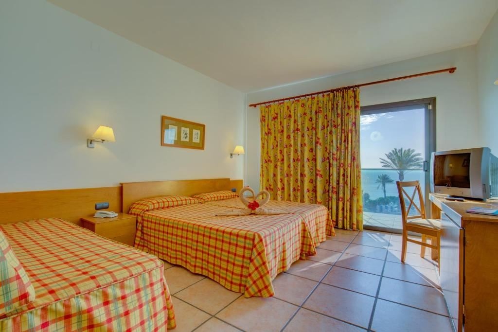 rooms-twin-sea-view-balcony-or-terrace