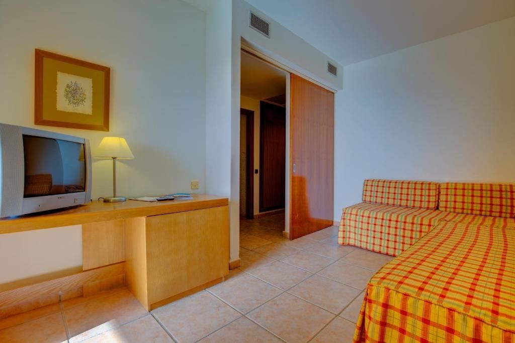 rooms-family-room-standard-balcony-or-terrace