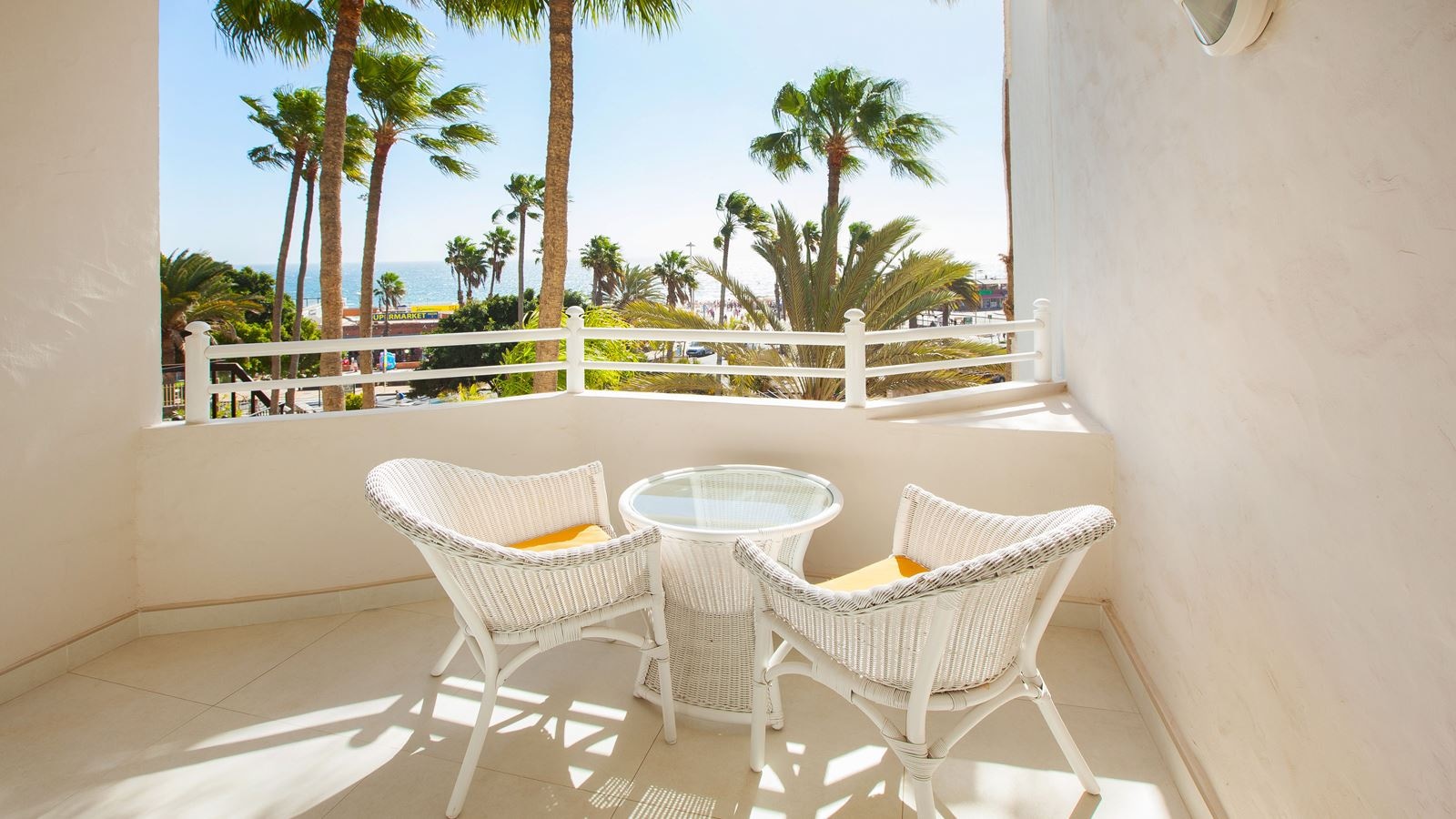 rooms-dde-double-deluxe-room-garden-or-pool-view-balcony
