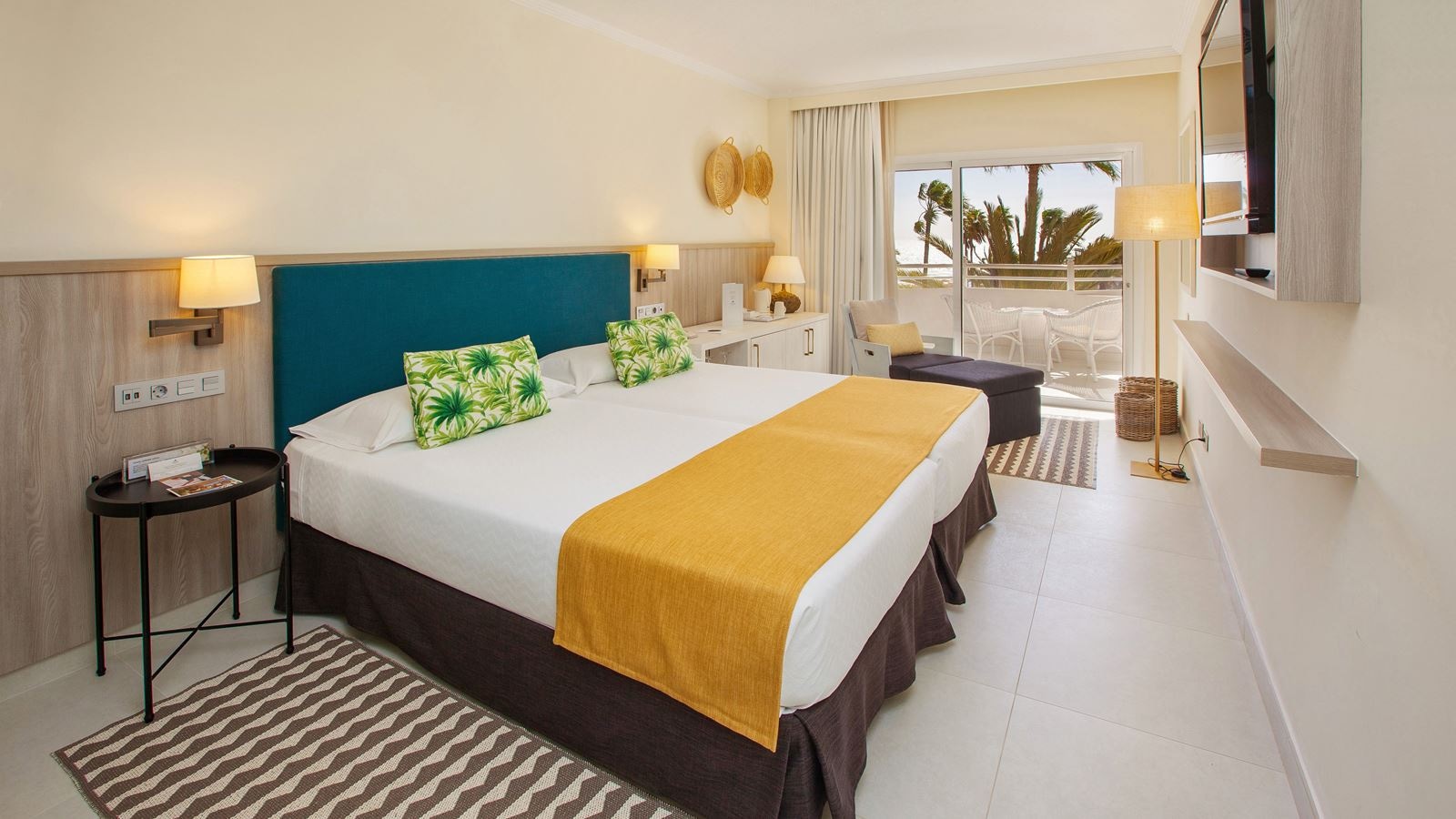 rooms-dde-double-deluxe-room-garden-or-pool-view-balcony