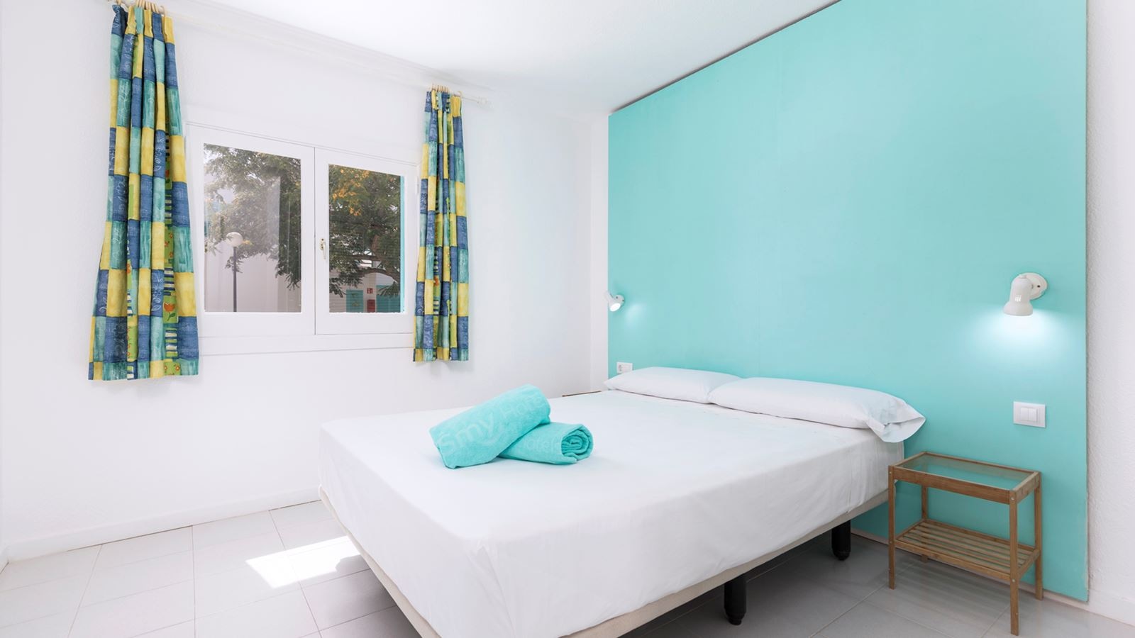 rooms-one-bedroom-suite-pool-side-terrace