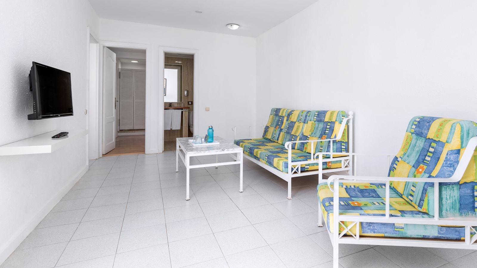 rooms-2-bedrooms-family-room-pool-side-terrace