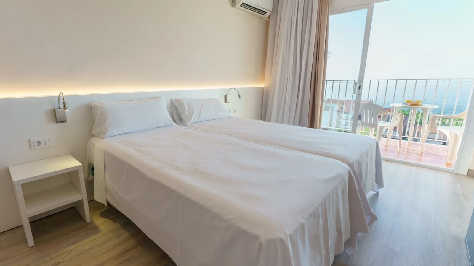 rooms-sea-view-room