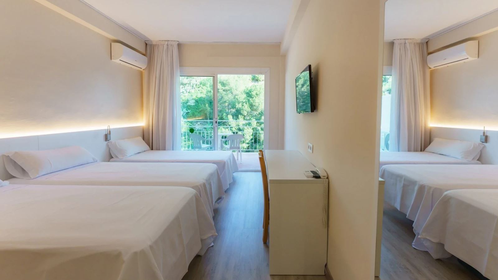 rooms-quadruple-standard-room