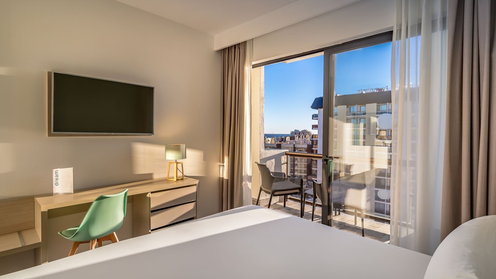 rooms-double-superior-side-sia-view-balcony-or-terrace