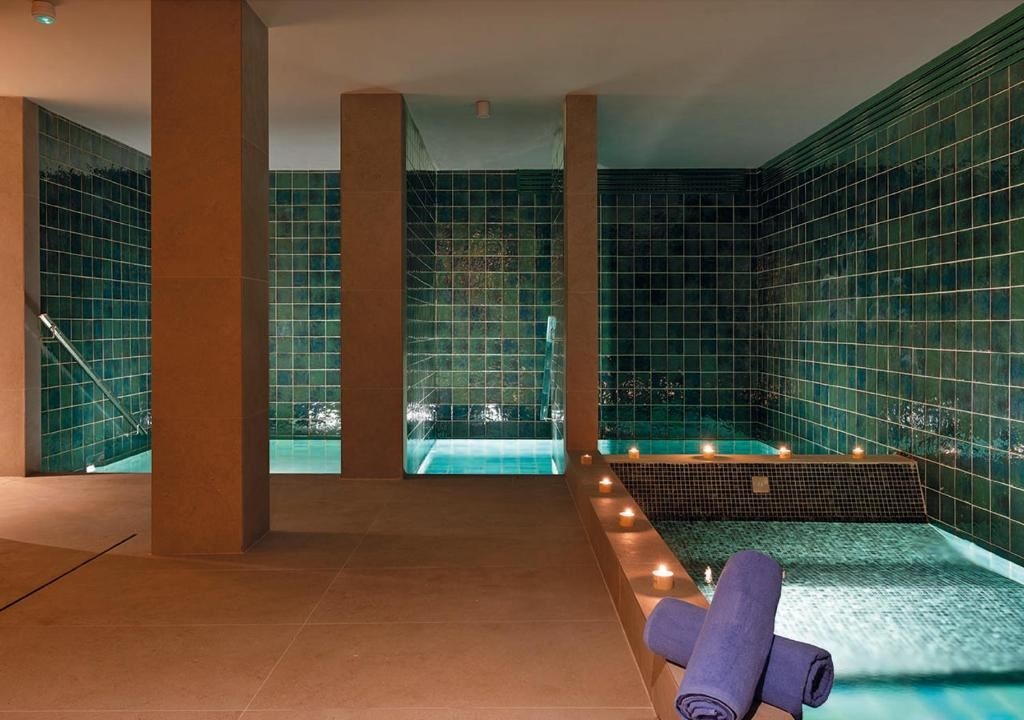 pools-indoor-pool