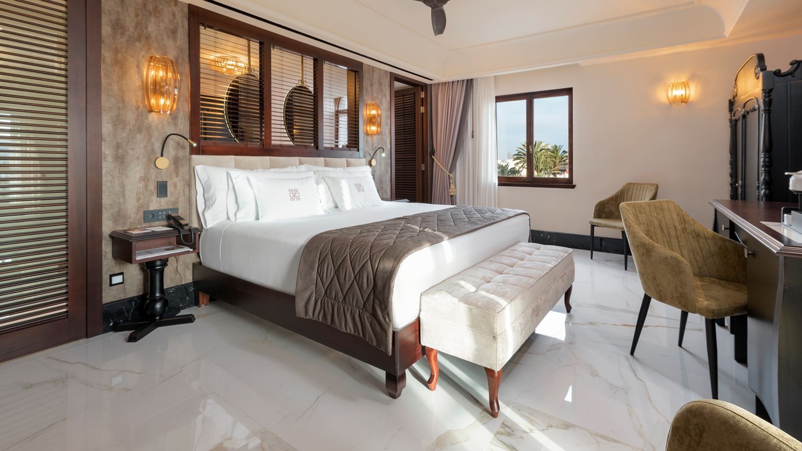 rooms-deluxe-room