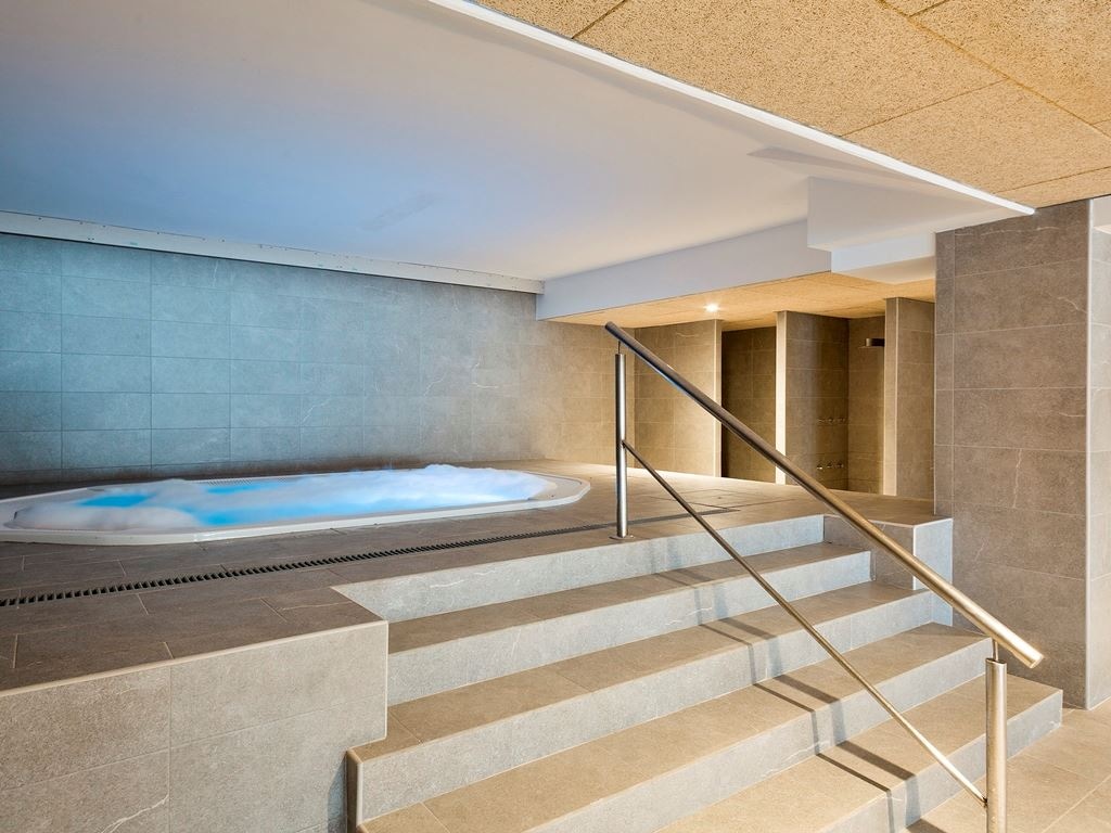 pools-indoor-pool