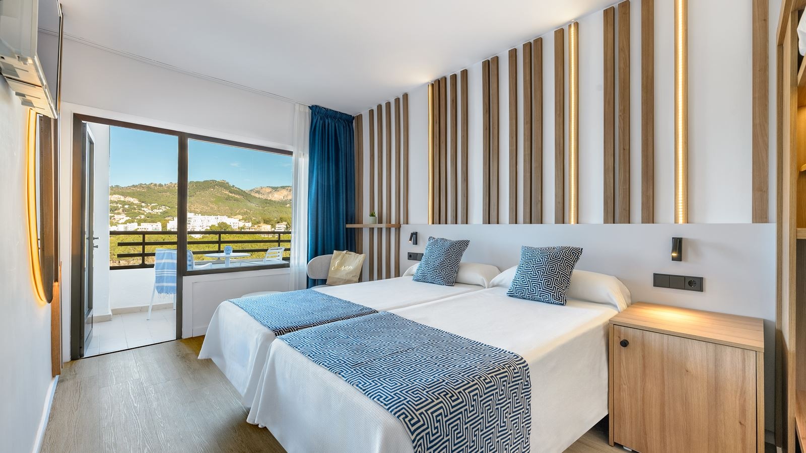 rooms-twin-lateral-sea-view-extra-bed-balcony