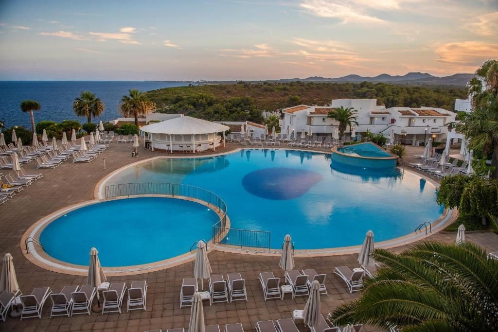 pools-outdoor-pool