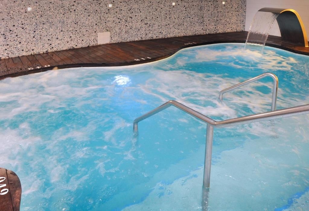 pools-indoor-pool