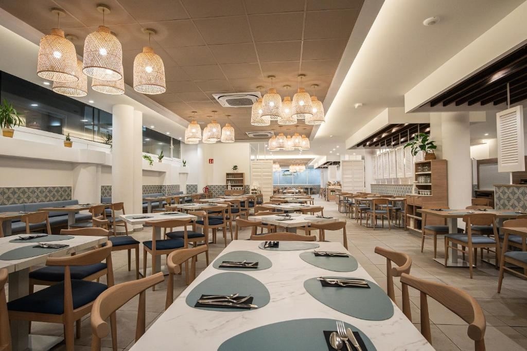 restaurants-restaurant