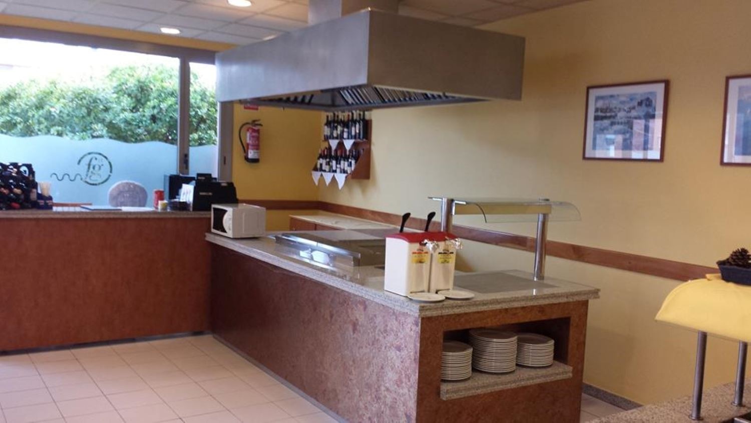 restaurants-restaurant