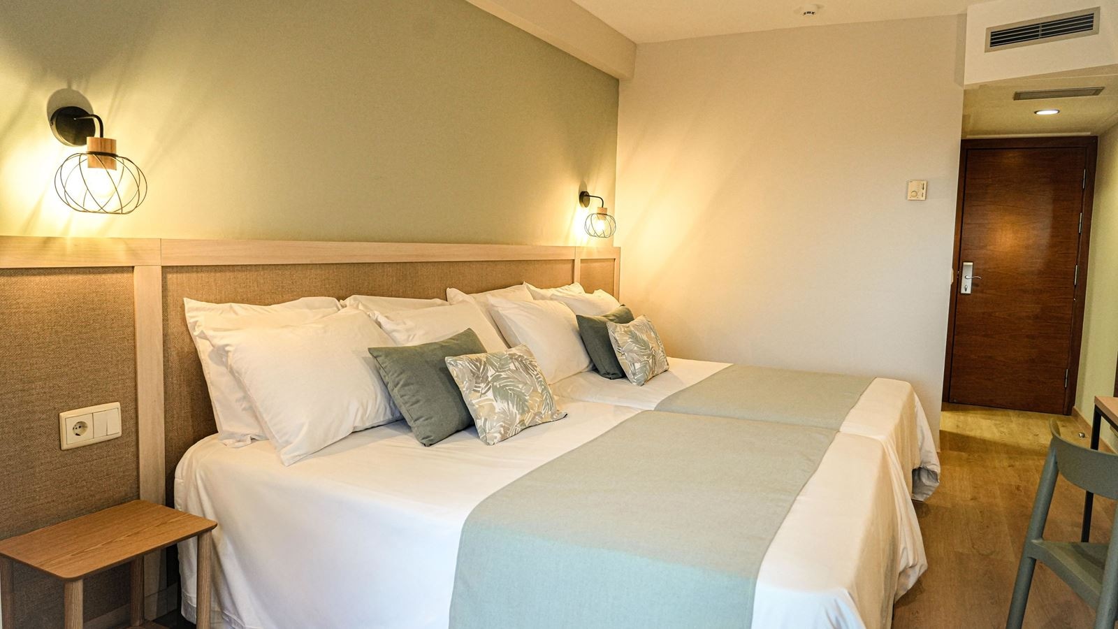 rooms-double-standard-room-balcony-or-terrace