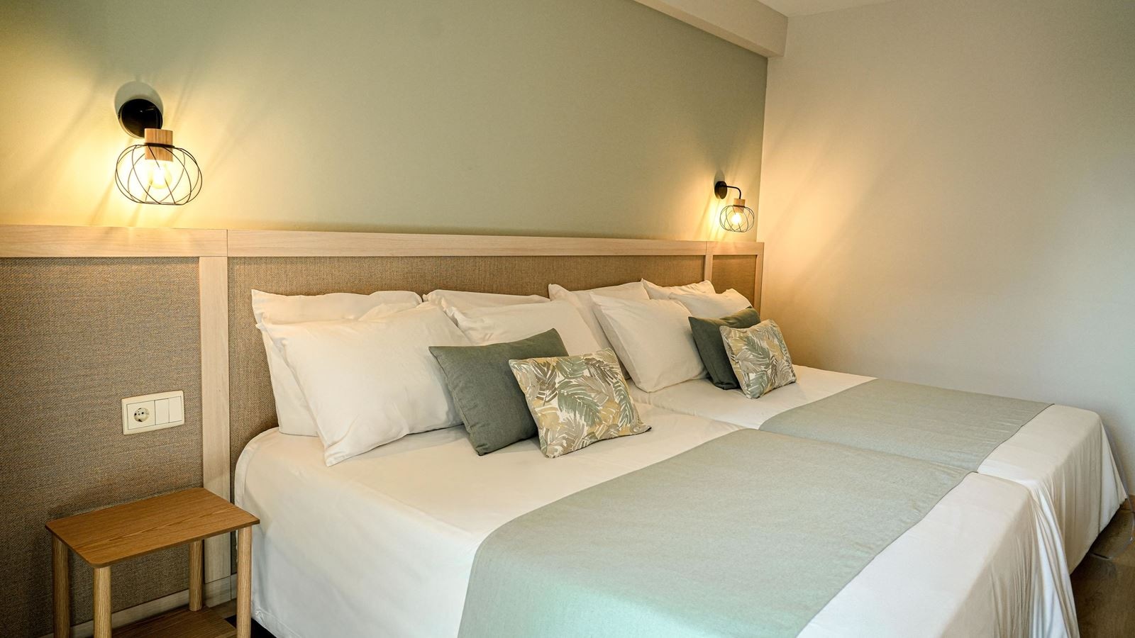 rooms-double-standard-room-balcony-or-terrace