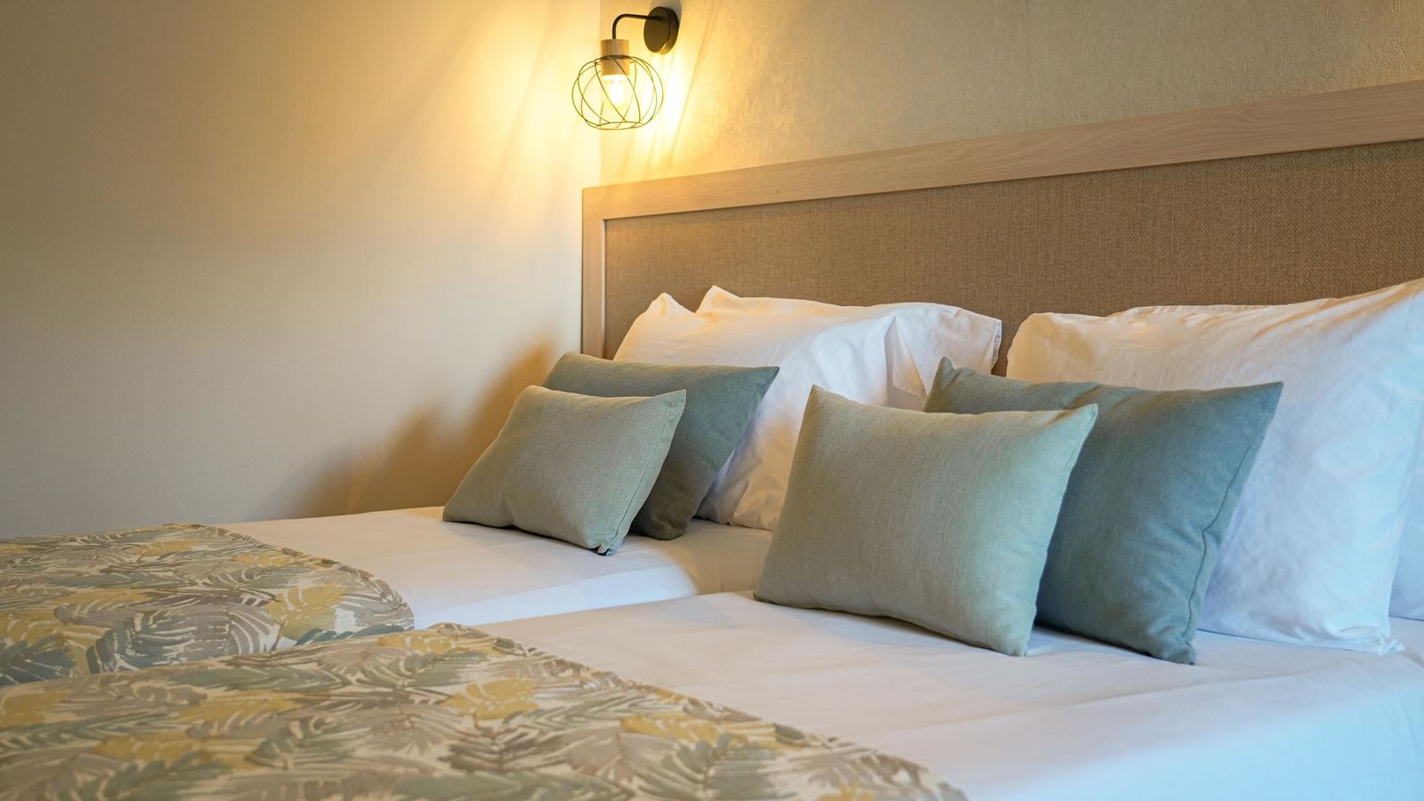 rooms-double-standard-room-balcony-or-terrace