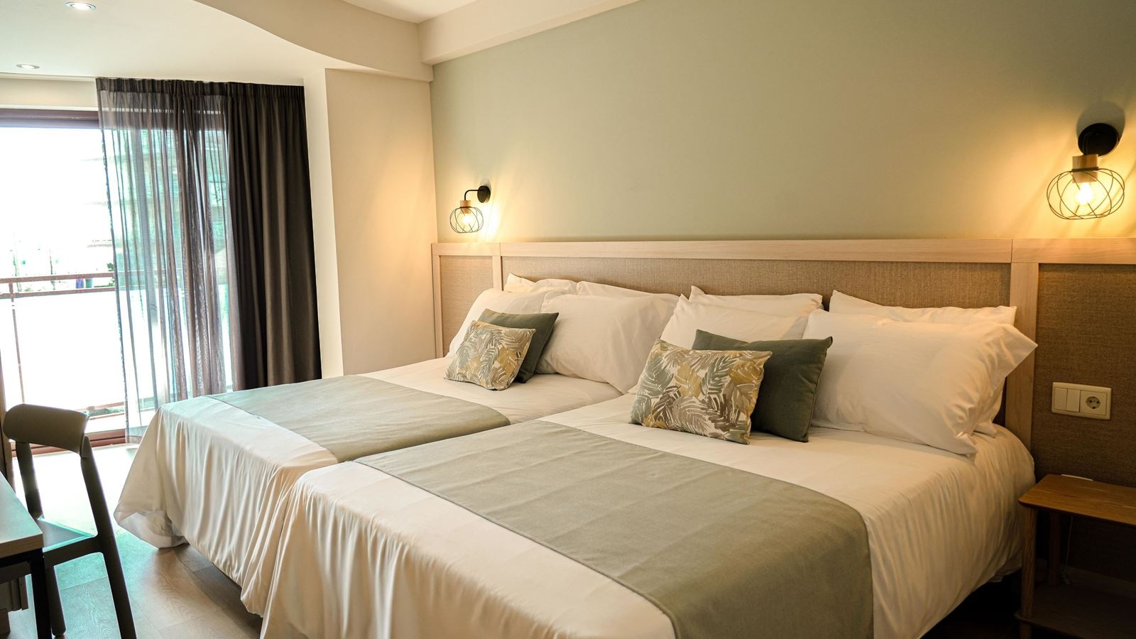 rooms-triple-balcony-or-terrace