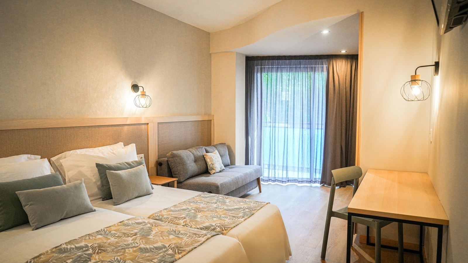 rooms-superior-twin-pool-view