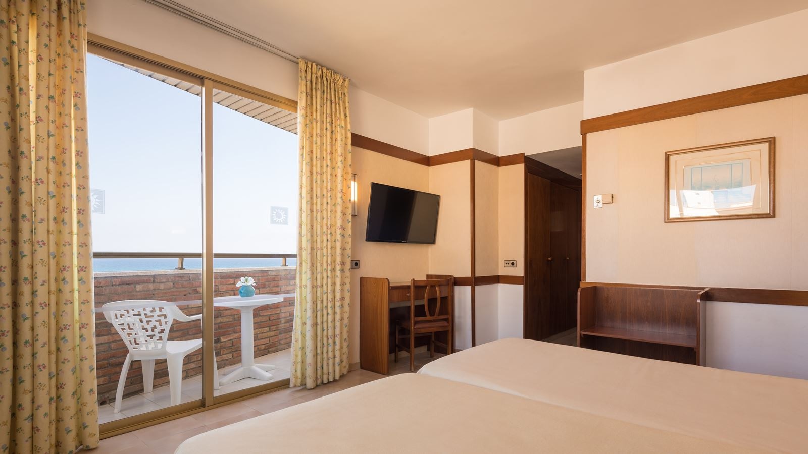 rooms-twin-room-sea-view