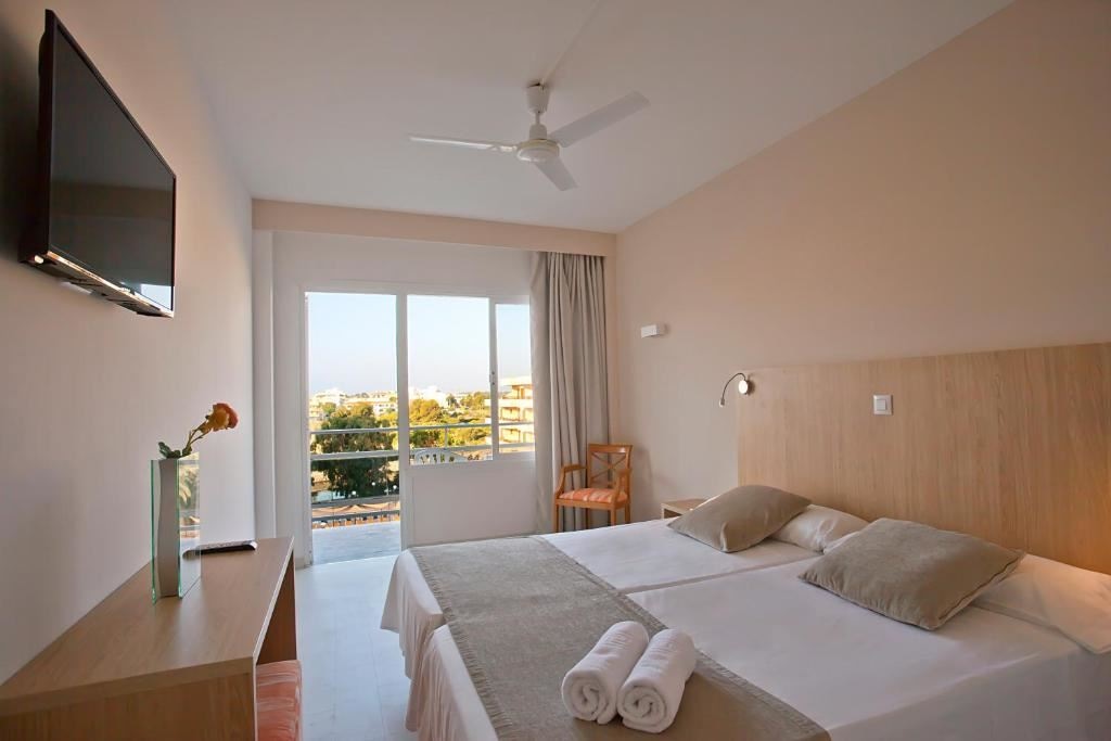 rooms-room-superior-balcony-or-terrace