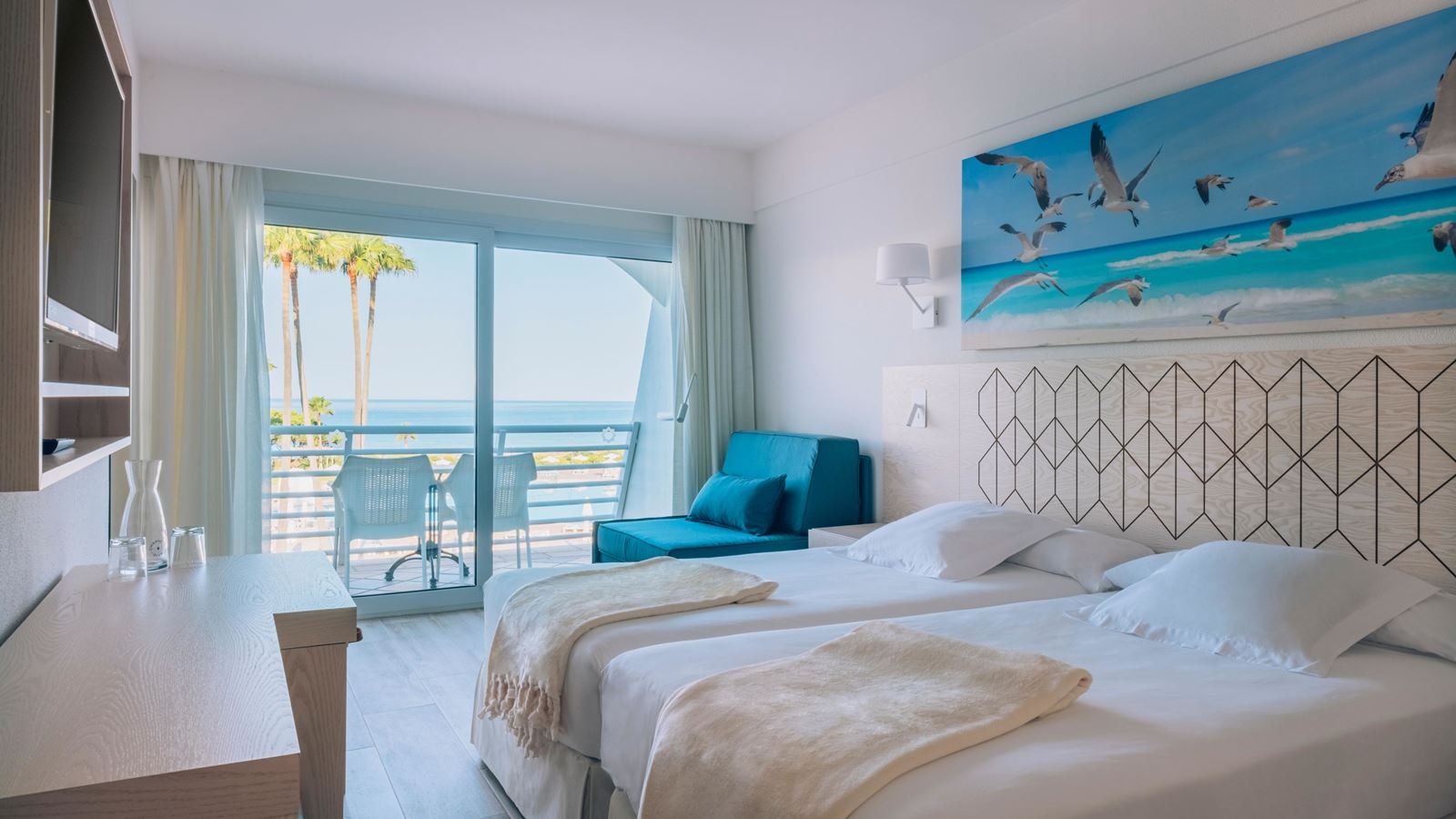 rooms-double-sea-view-balcony-or-terrace
