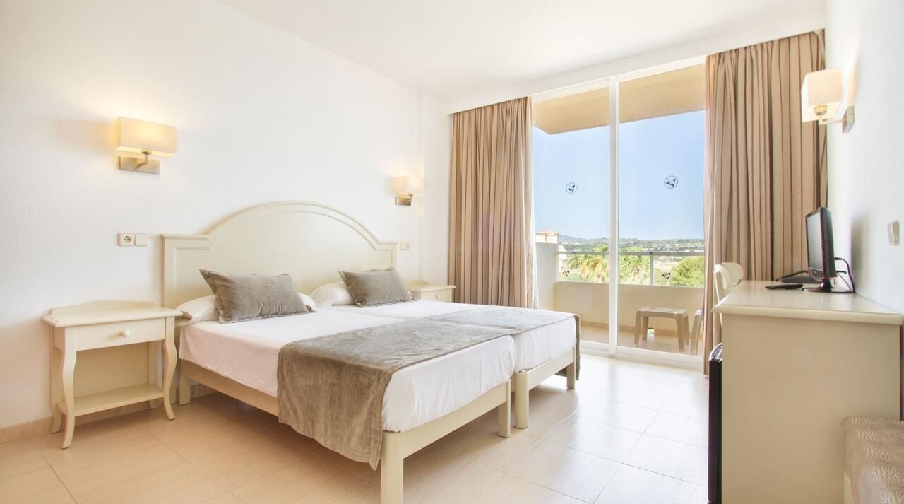 rooms-double-room-balcony-or-terrace