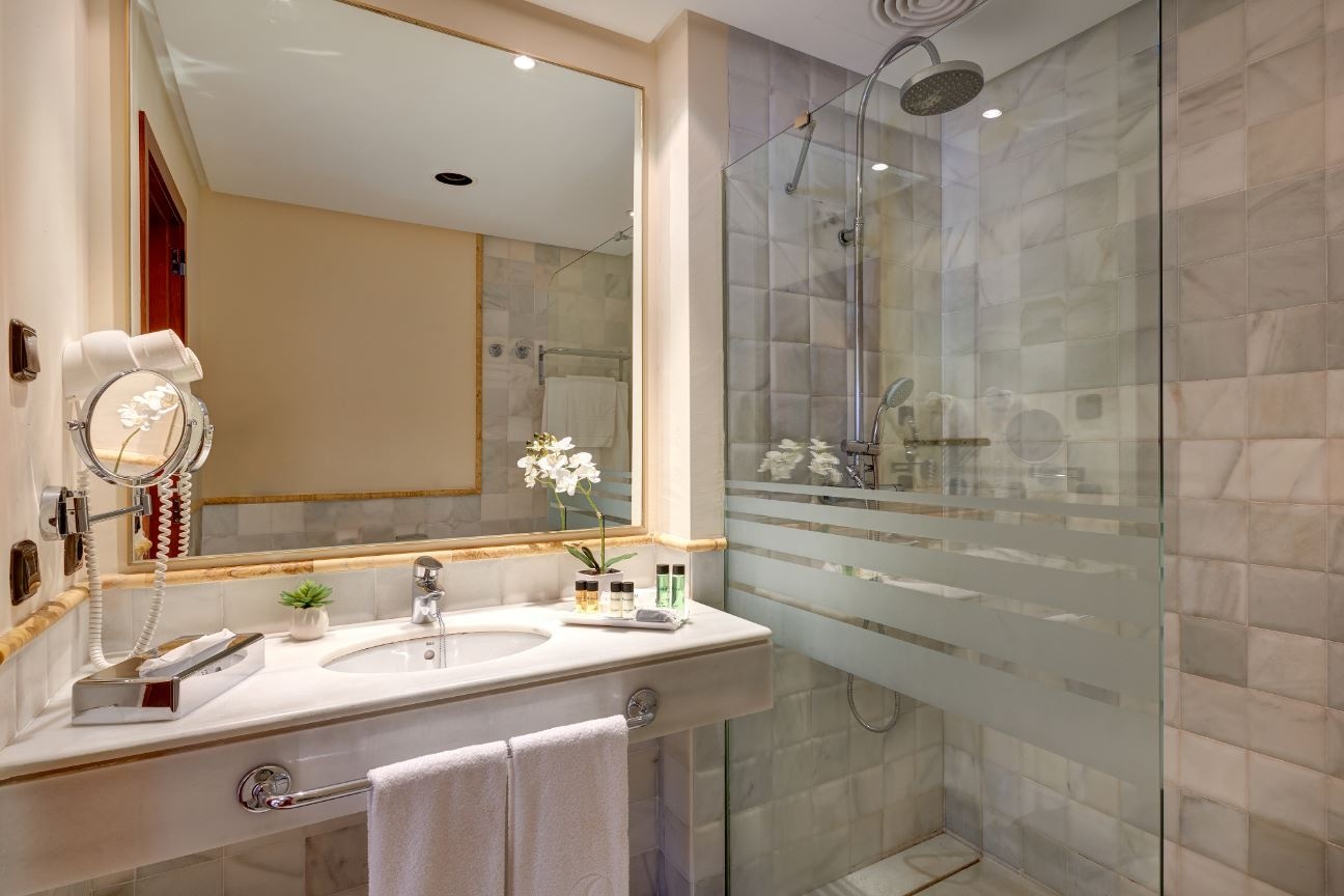 rooms-room-double-lateralseaview-balcony-or-terrace