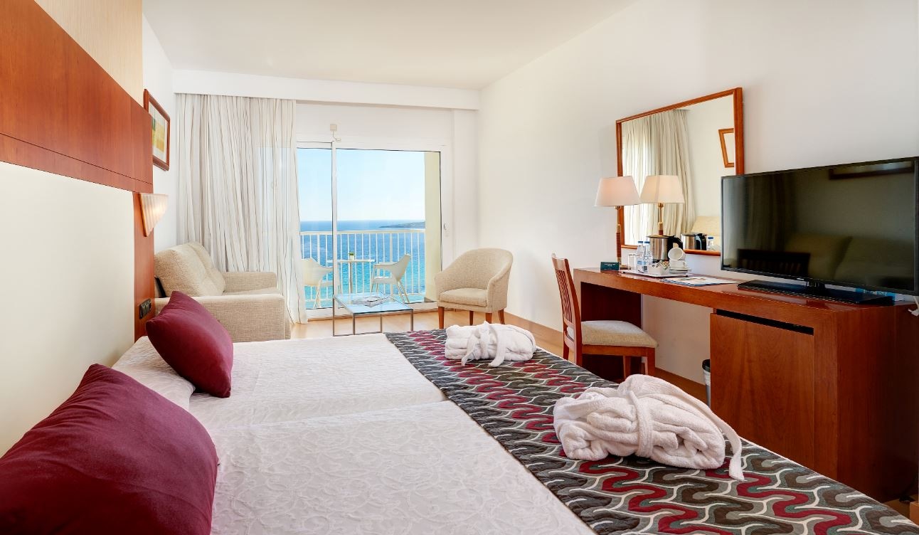 rooms-junior-suite-seaview-balcony-or-terrace