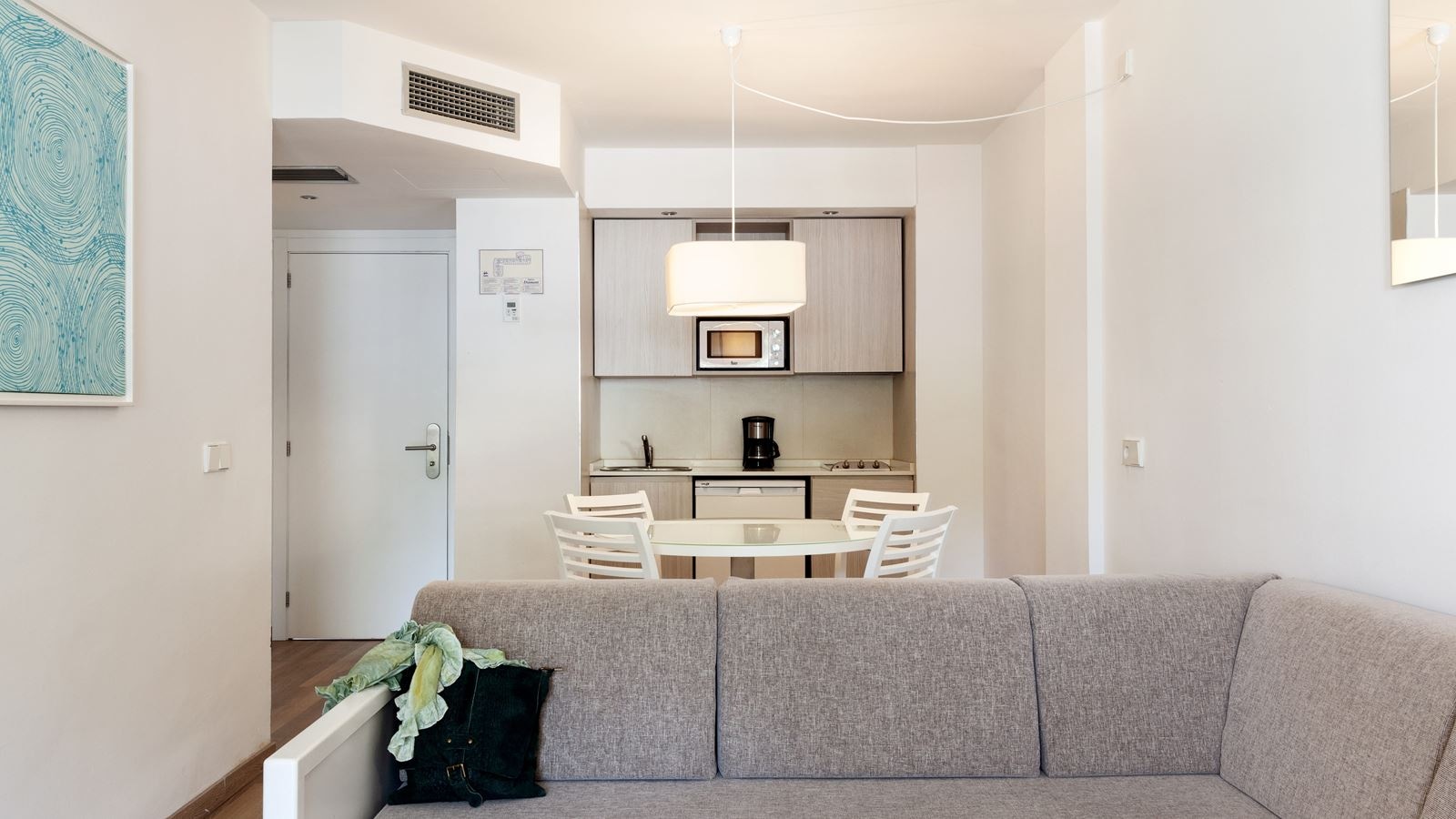 rooms-apartment-promoeconomy-1-bedroom-balcony-or-terrace
