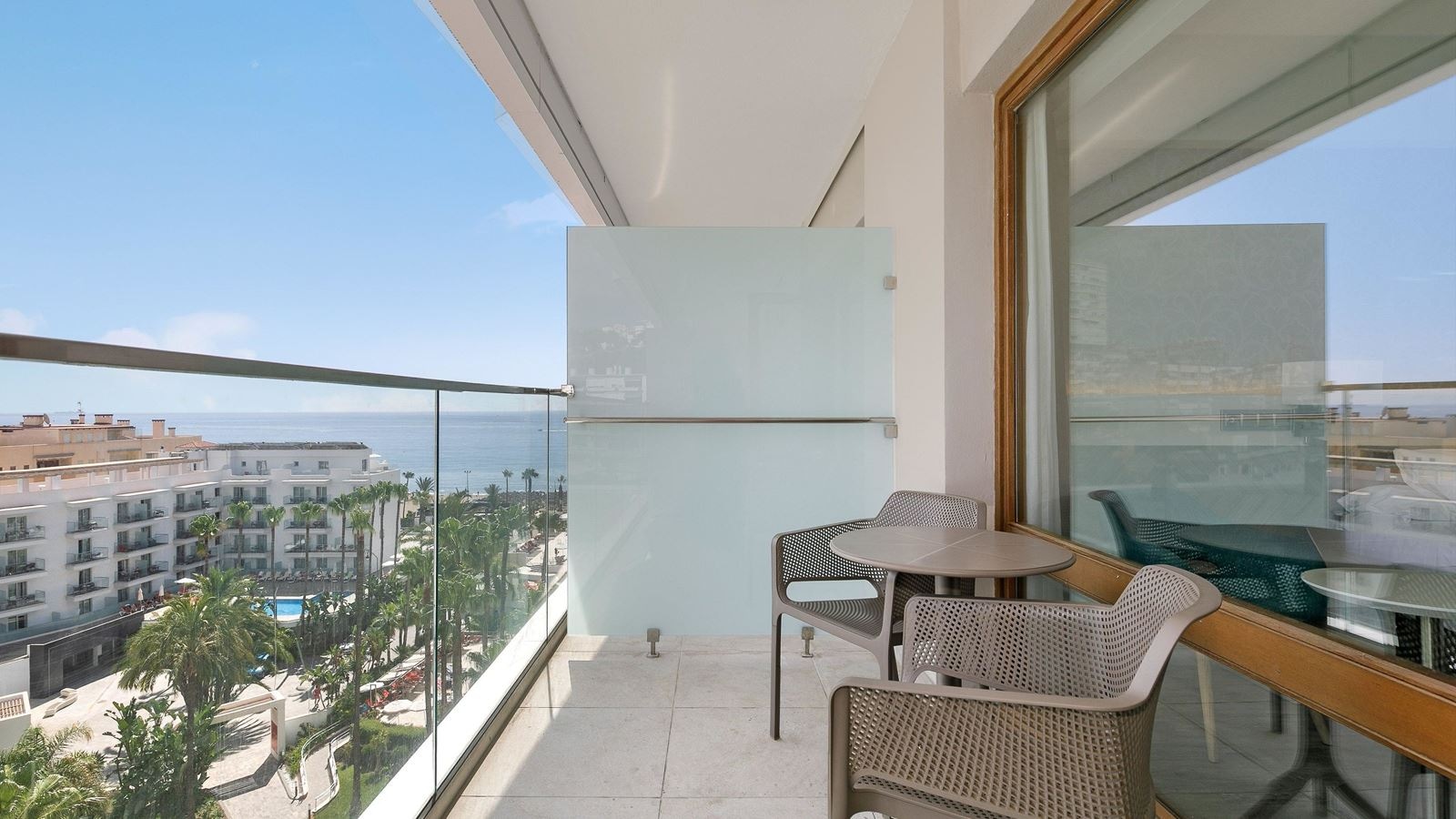 rooms-double-room-lateral-sea-view