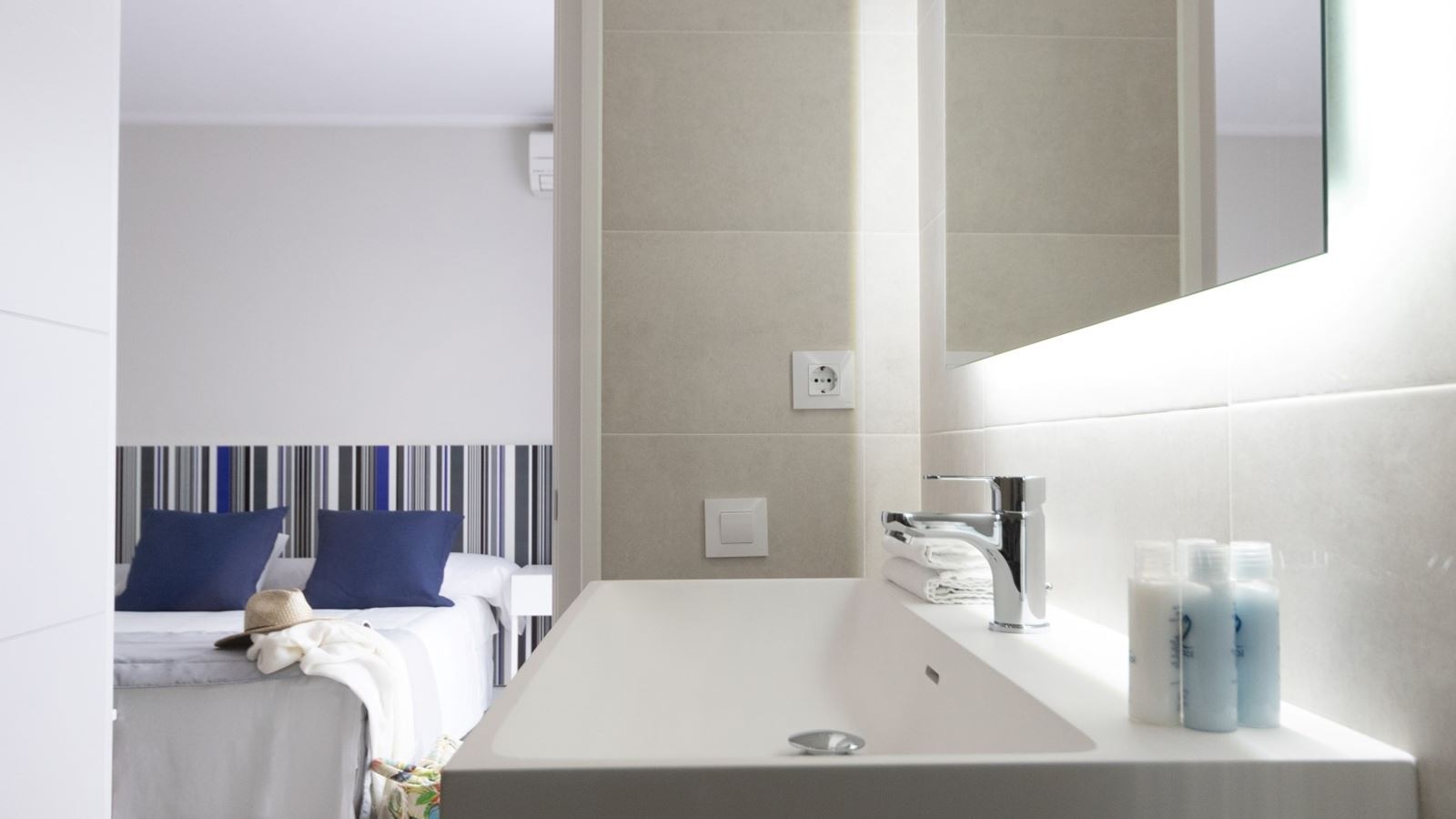 rooms-standard-room