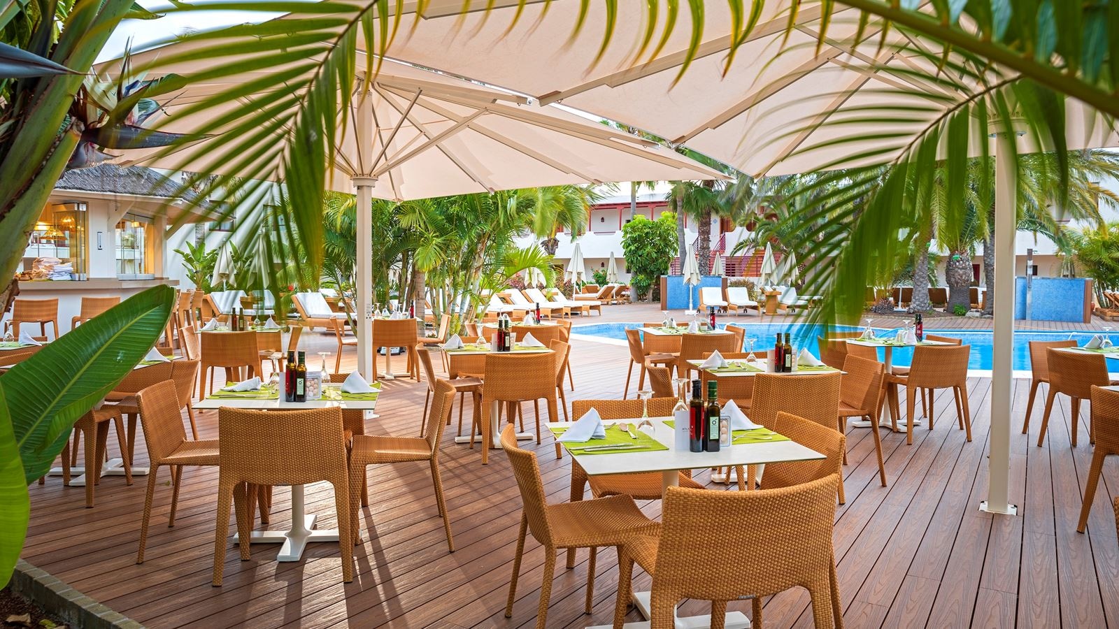 restaurants-my-favorite-club-lounge